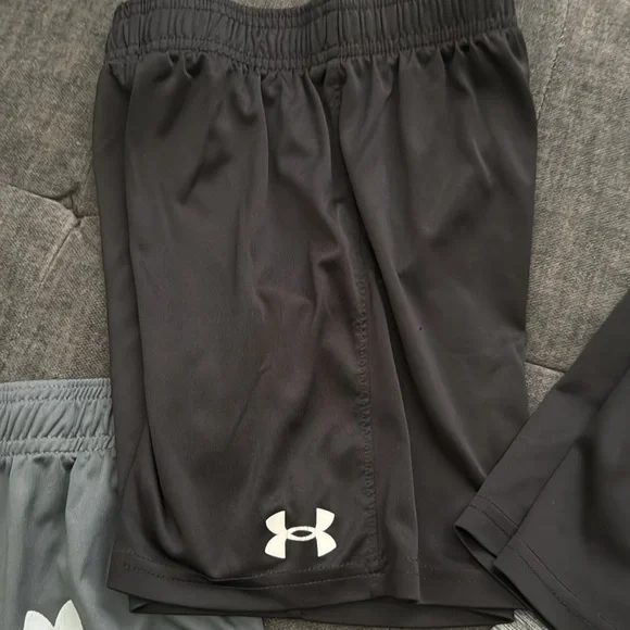 Under Armour  Athletic Shorts in Black and Gray size 6 - Picture 2 of 6